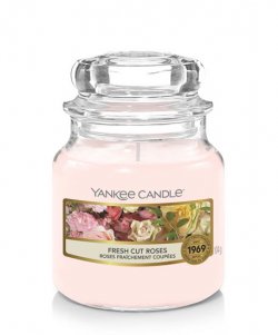 Yankee Candle svíčka - Fresh Cut Roses