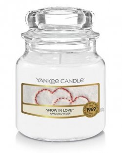 YANKEE CANDLE Snow in Love svíčka 104g